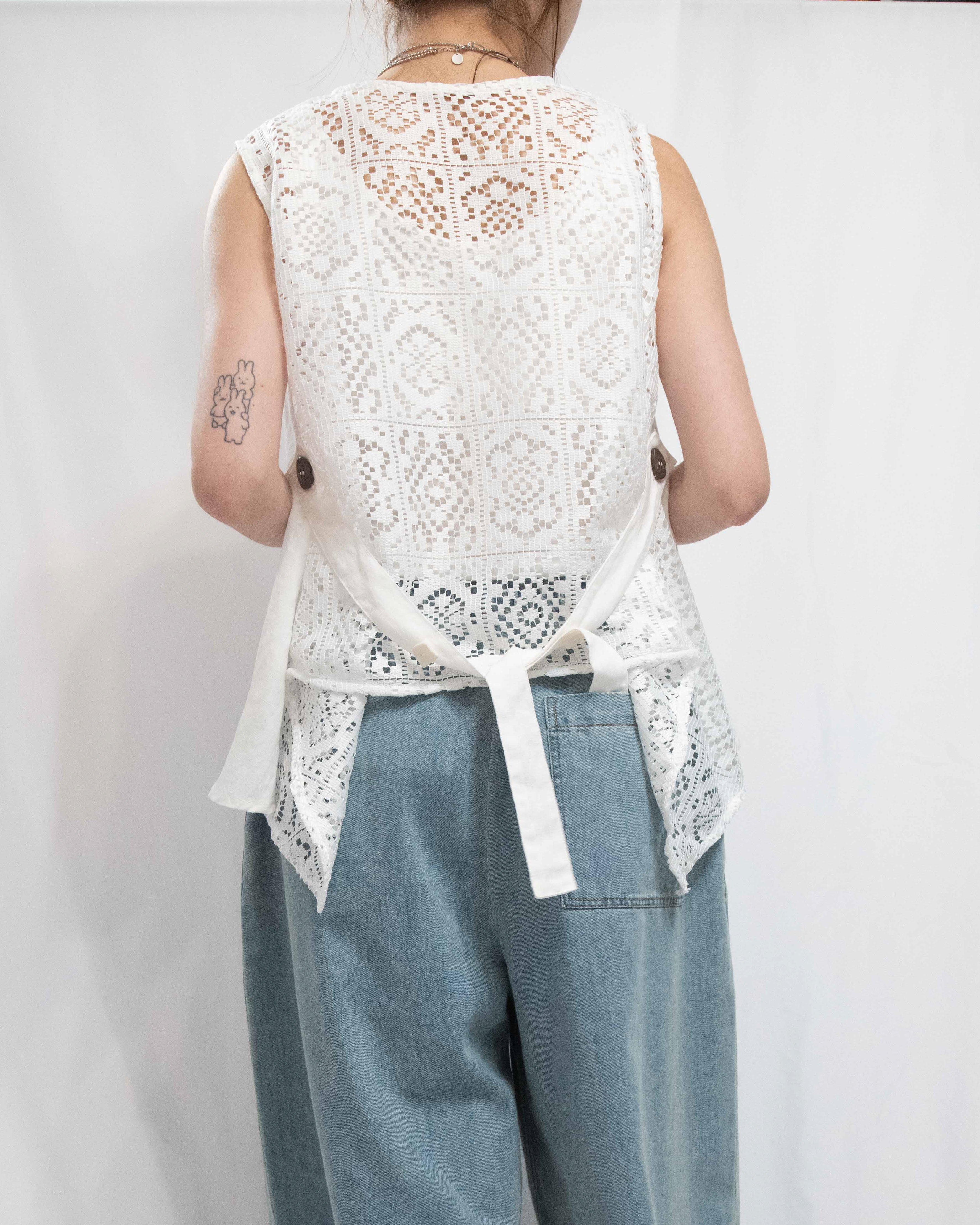 Lace-Back Asymmetric Vest 亞麻不規則背心外套