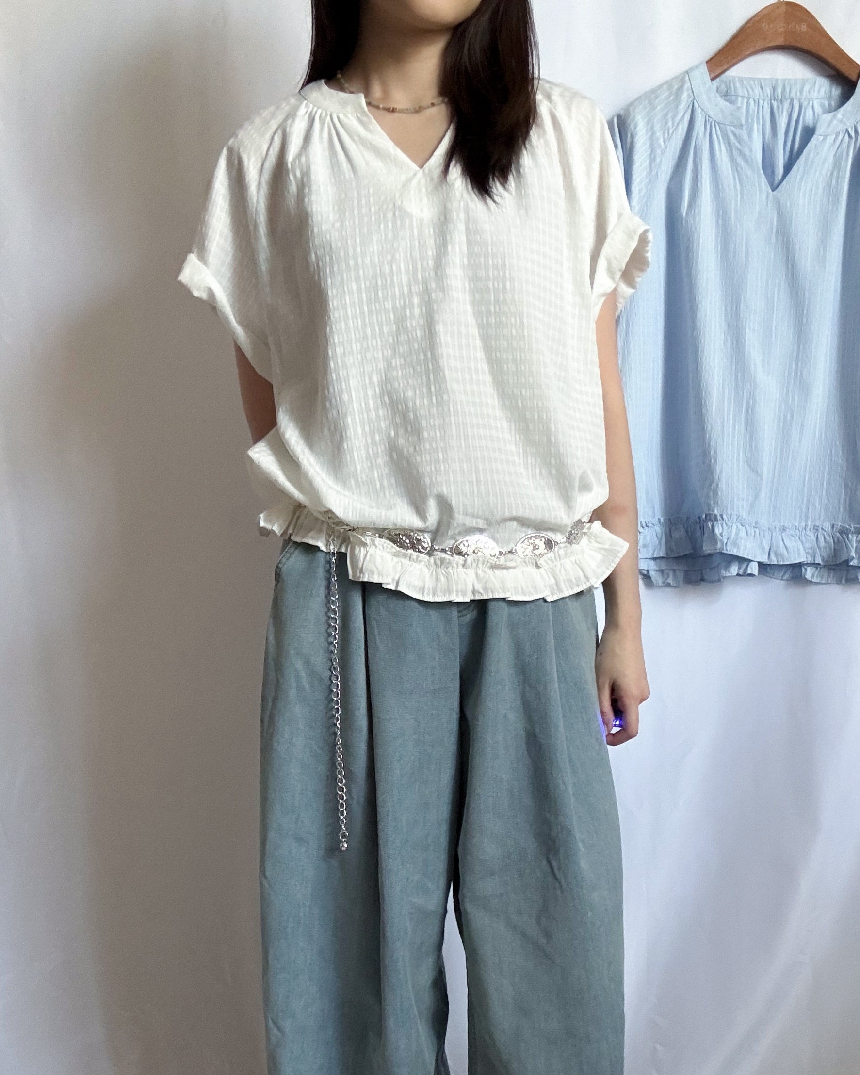 Ripple Hem V-Neck Blouse 荷葉邊下擺輕薄棉質短䄂上衣