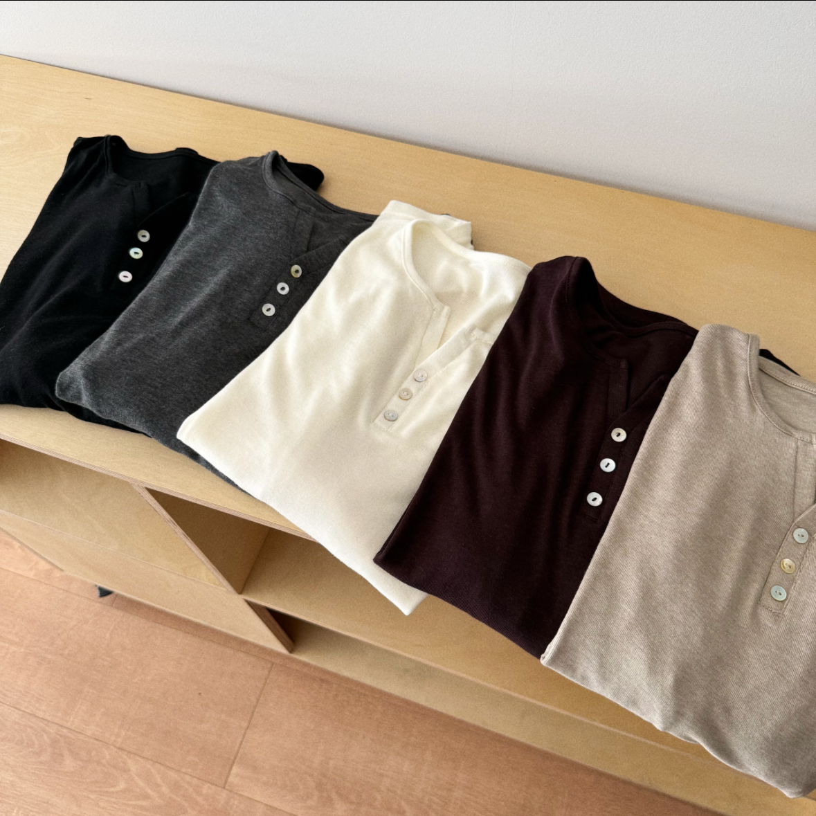 Luxe Wool-Acetate Henley Long-Sleeve T-shirt 軟糯羊毛醋酸開襟亨利領長袖上衣