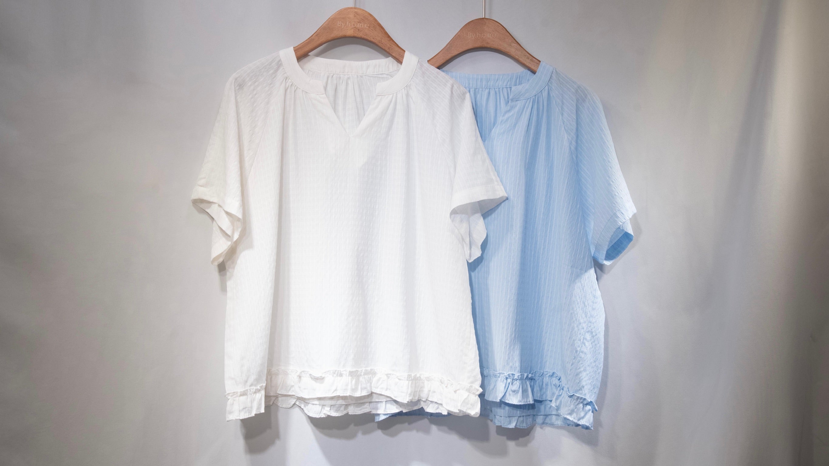 Ripple Hem V-Neck Blouse 荷葉邊下擺輕薄棉質短䄂上衣