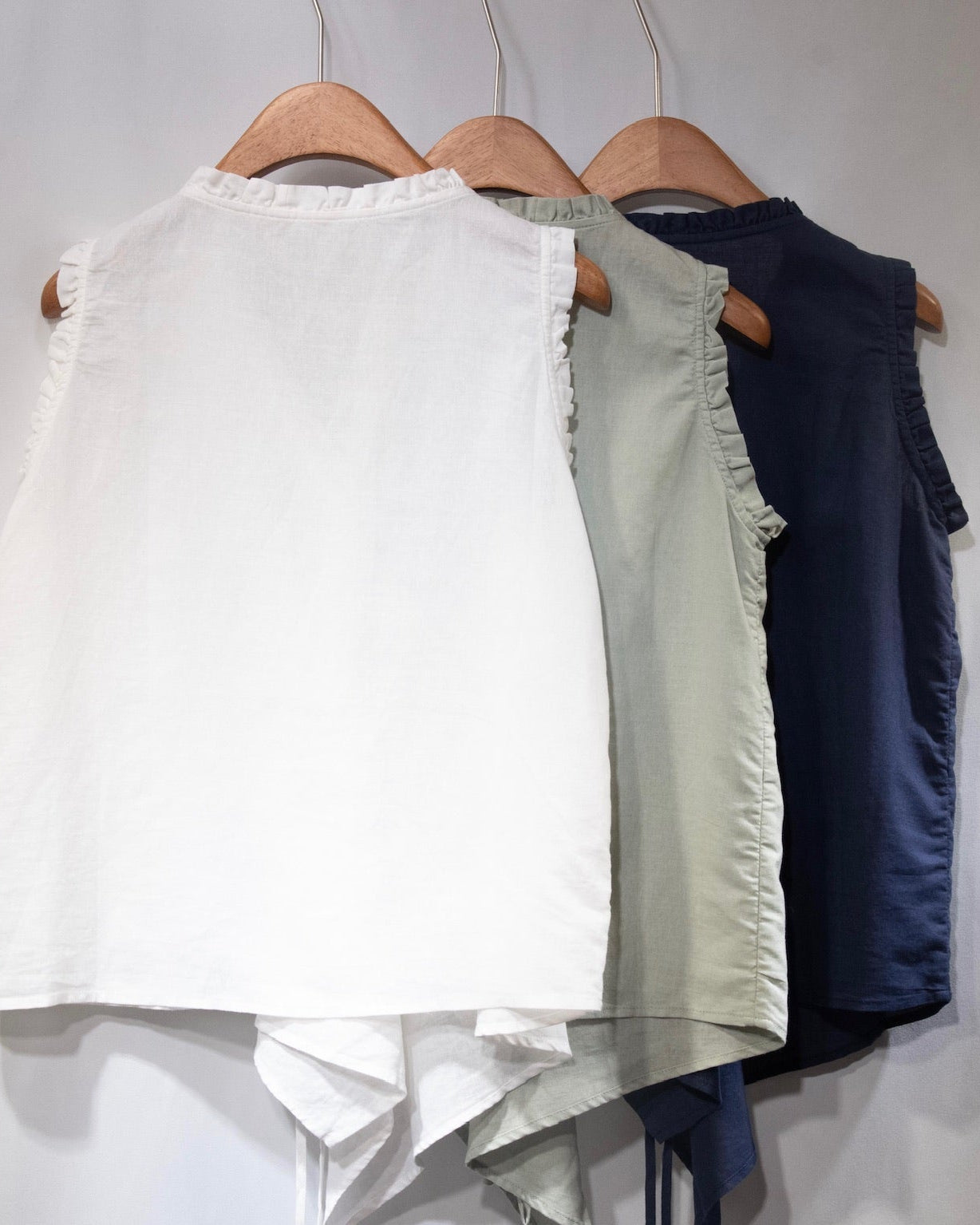 Soft Ruffle Wrap Linen Top 棉麻花邊V領恤衫