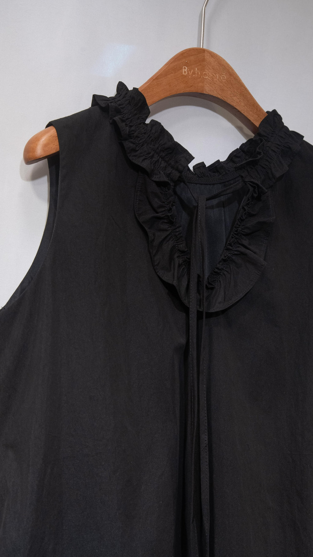Ruffle-Collar Pocket Shift Dress 花邊V領中長連身裙