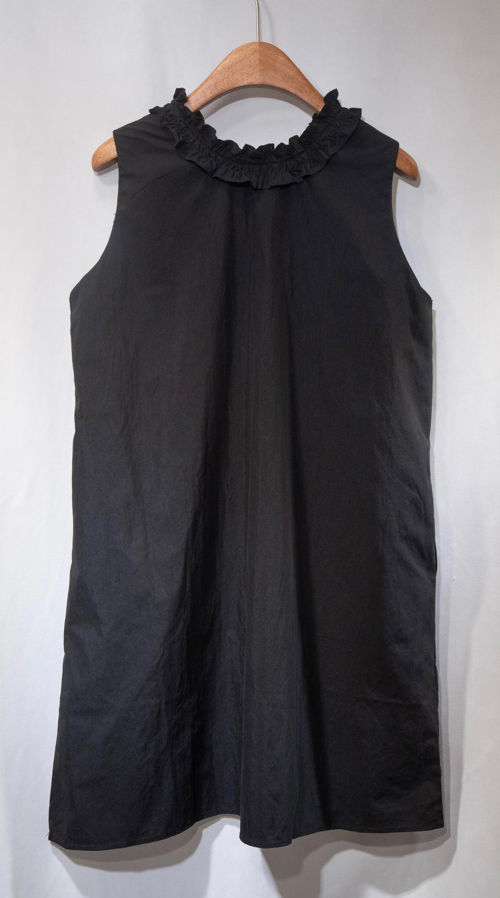 Ruffle-Collar Pocket Shift Dress 花邊V領中長連身裙