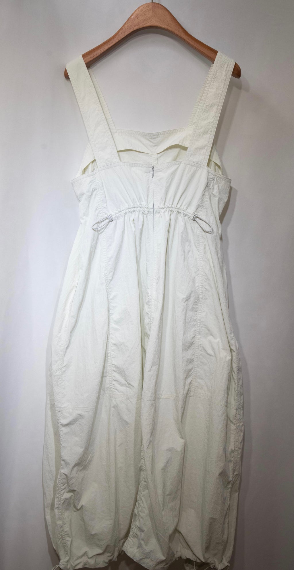 Off-White Crisp Pinafore Dress 爽爽料工裝連身裙（背後可調節闊度）