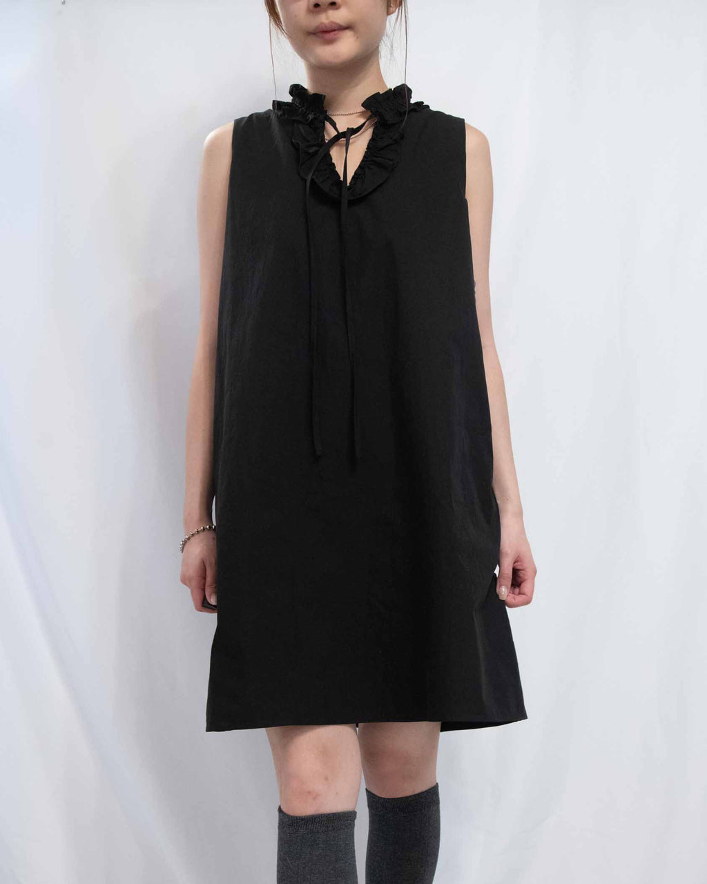Ruffle-Collar Pocket Shift Dress 花邊V領中長連身裙