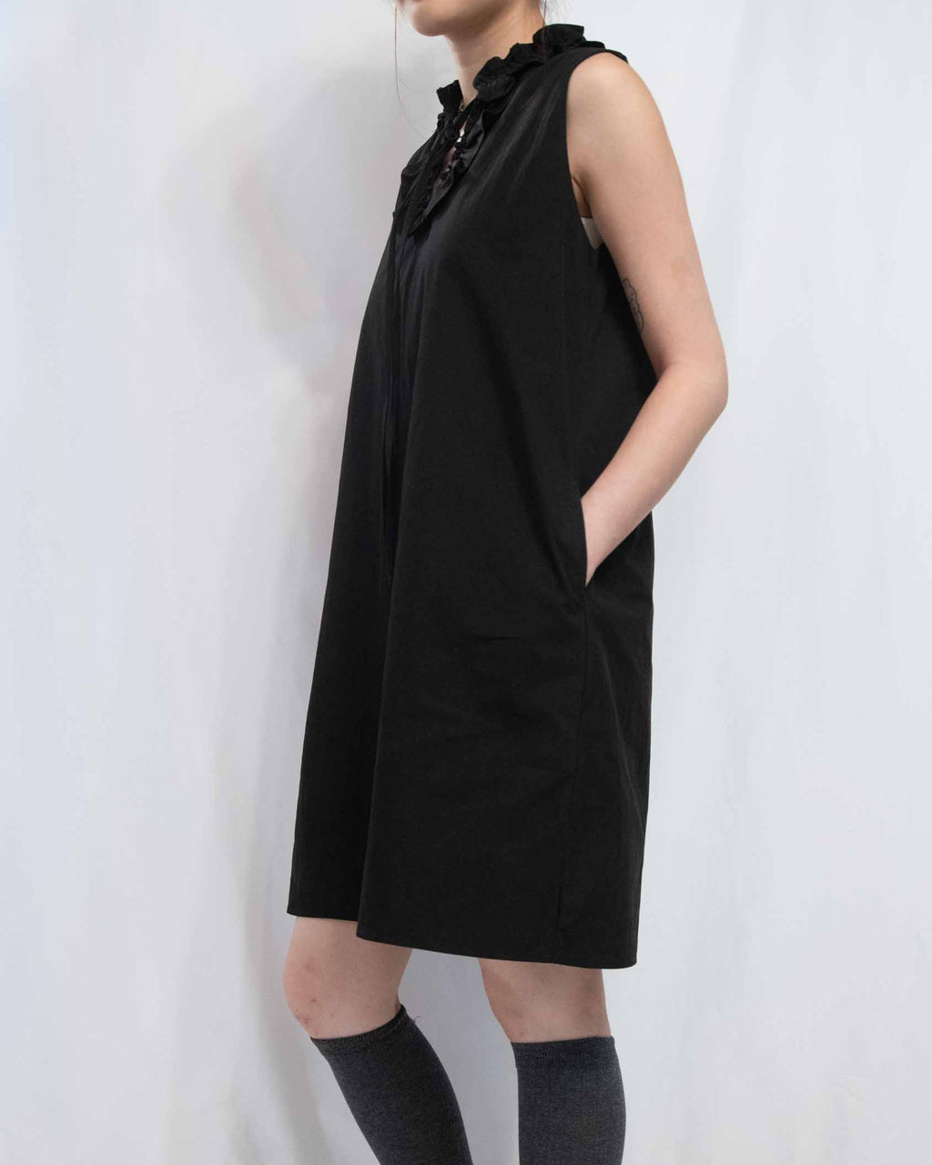 Ruffle-Collar Pocket Shift Dress 花邊V領中長連身裙