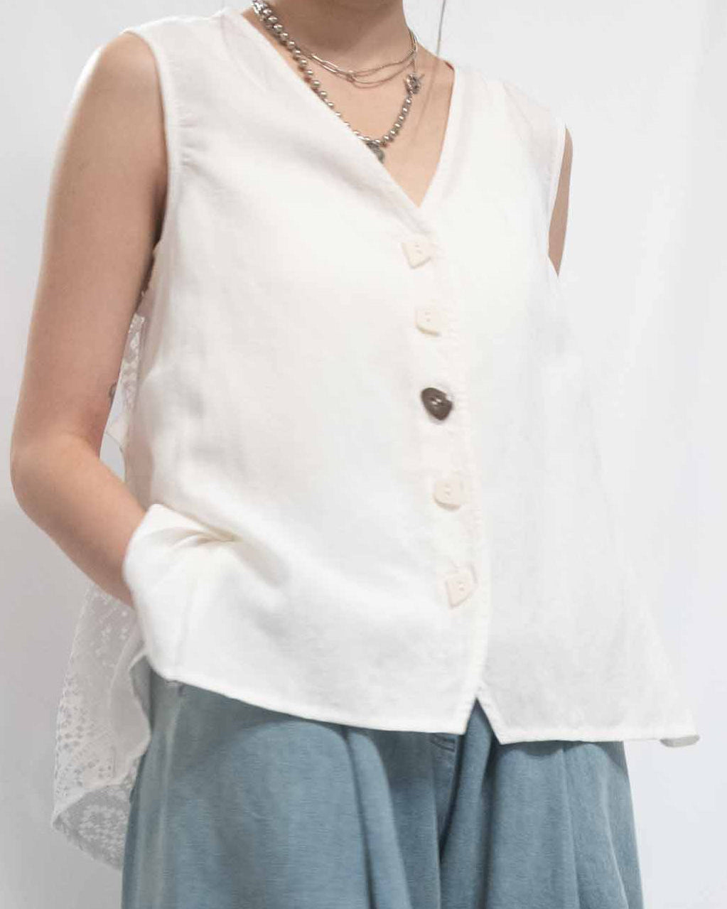 Lace-Back Asymmetric Vest 亞麻不規則背心外套