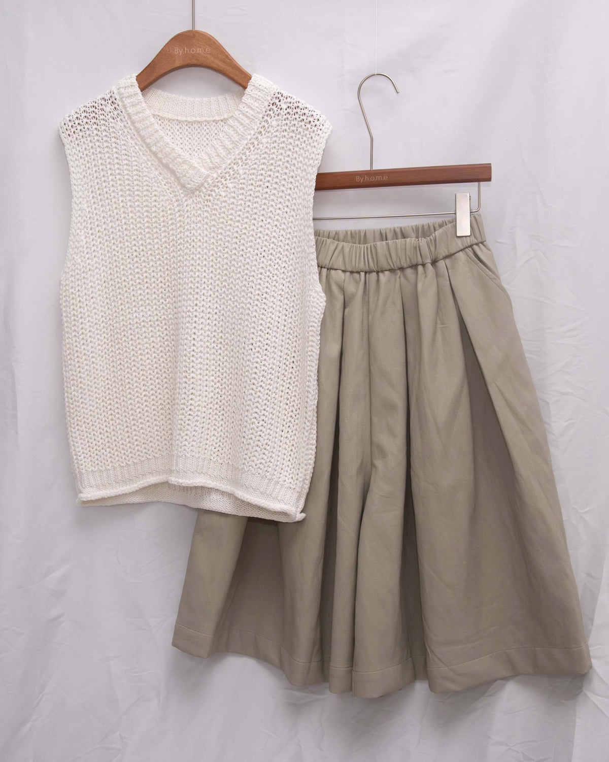 Washi-Yarn Coarse-Knit V-Neck Vest 和紙紗針織背心