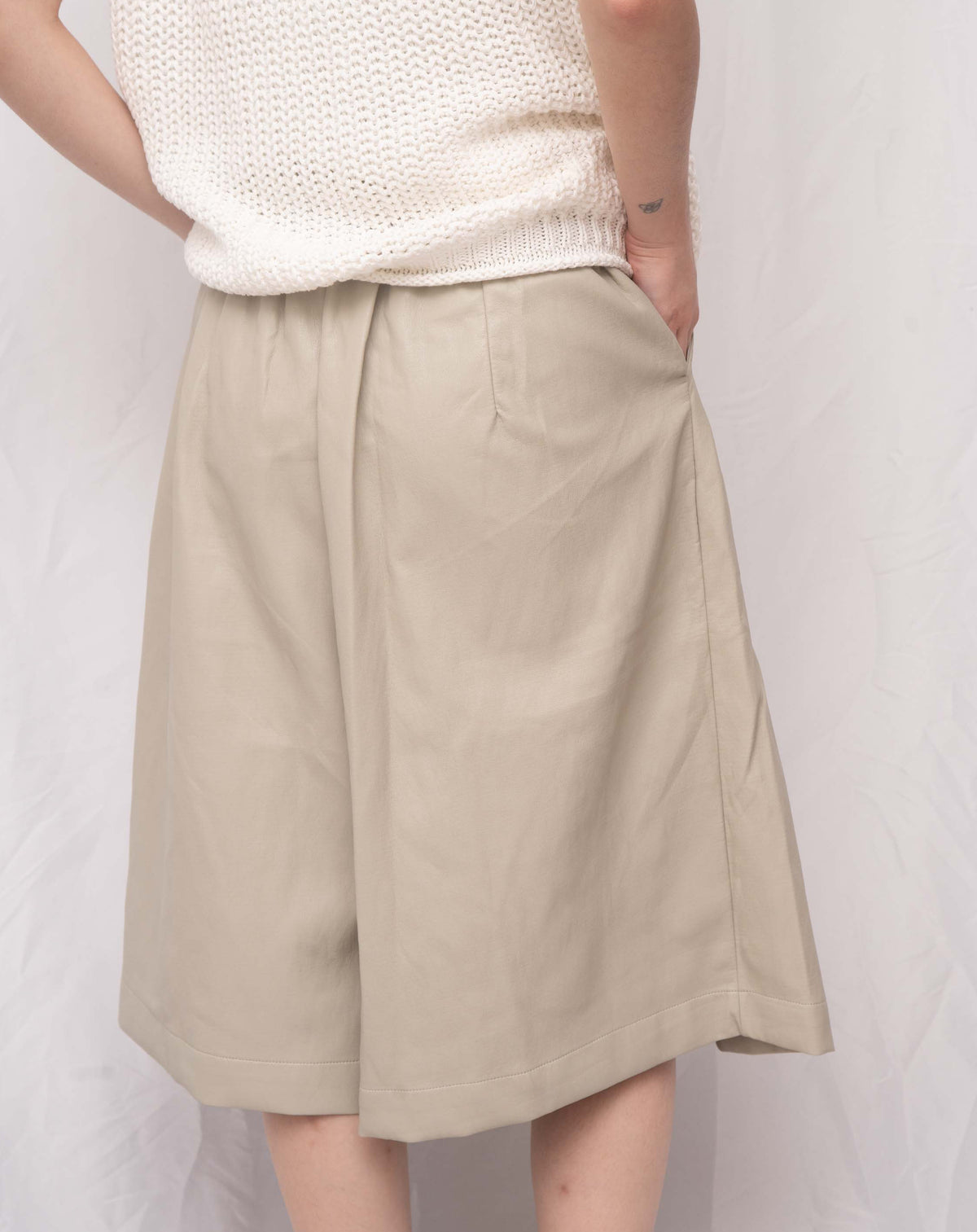 Ultra-Soft Vegan Leather Wide-Leg Bermuda Short 蛋白皮五分裙褲