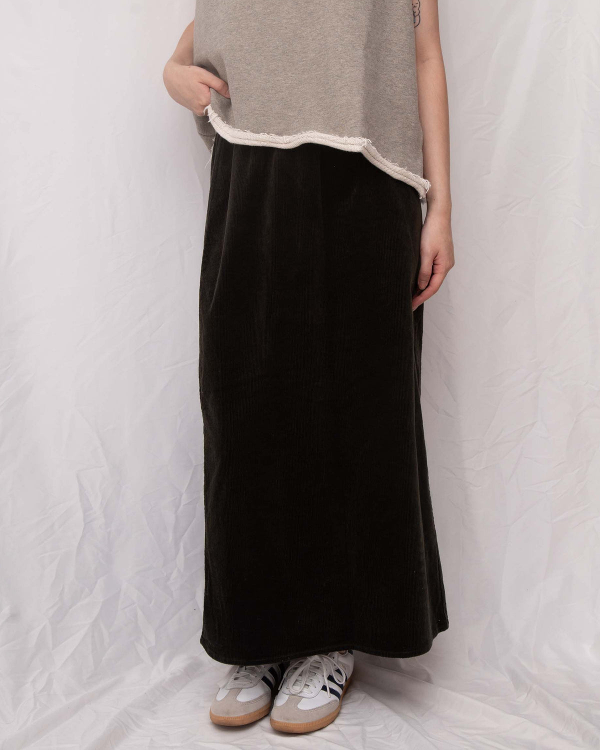 質感滿滿～ Luxe Corduroy Straight Midi Skirt 燈芯絨直筒裙