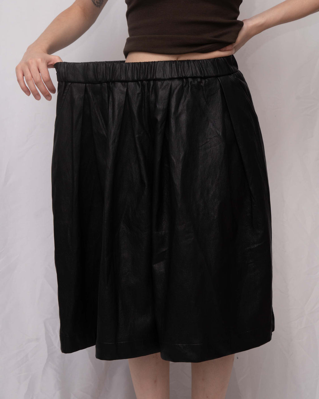 Ultra-Soft Vegan Leather Wide-Leg Bermuda Short 蛋白皮五分裙褲
