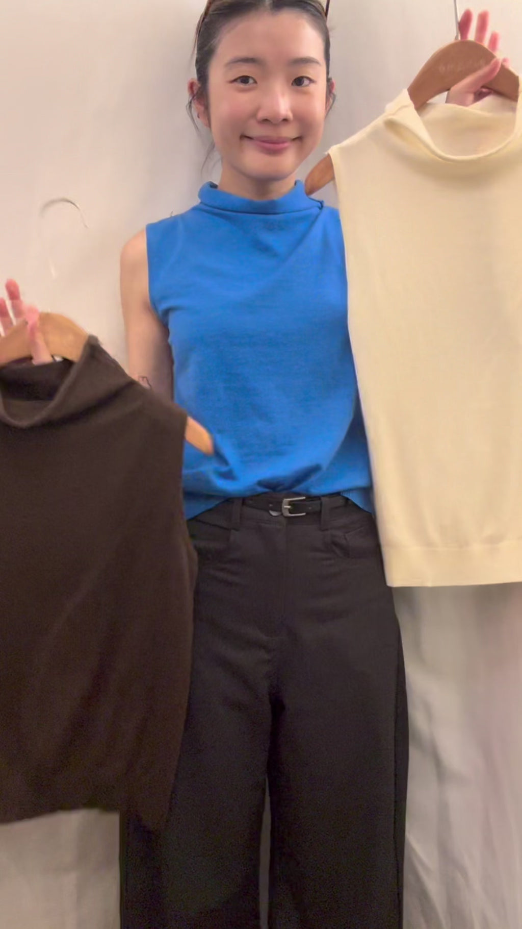 自帶直角肩! Luxe Wool Sculpted Funnel-Neck Sleeveless Top 親膚羊毛微堆領背心